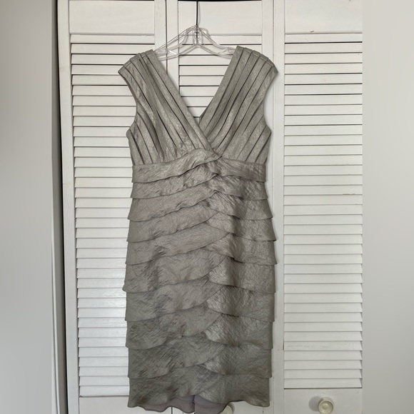 Adrianna Papell Dresses & Skirts - Knee length dress with ruffles and elastic lining underneath